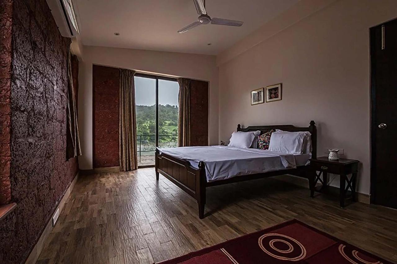 Stayvista'S Shivom Villa 5 - A Serene Escape With Views Of The Valley And Lake Lonavala Bagian luar foto